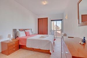 Praia da Rocha Central 1 With Pool by Homing