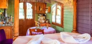 Studio cosy à Bussac-Forêt avec piscine partagée, 15m²