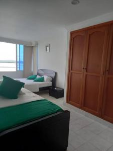 Apartamento con VISTA AL MAR, A una cuadra de la PLAYA. Piso 16