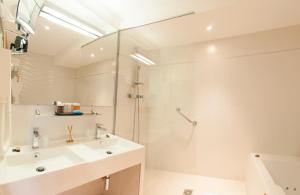 Hotels Hotel Montaigne & Spa - Cannes Centre : Suite Junior avec Accès Gratuit au Spa