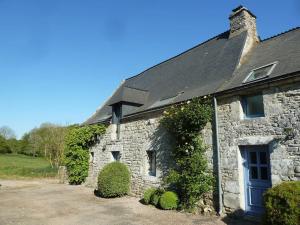 Maisons de vacances Spacious Longere,heated swimming pool, idyllic setting, Southern Brittany, FR : photos des chambres