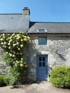 Maisons de vacances Spacious Longere,heated swimming pool, idyllic setting, Southern Brittany, FR : photos des chambres