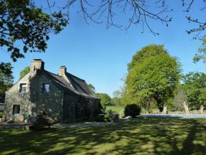 Maisons de vacances Spacious Longere,heated swimming pool, idyllic setting, Southern Brittany, FR : photos des chambres