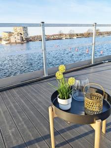Schwimmendes Haus Nico auf dem Wasser inkl Boot in Västervik