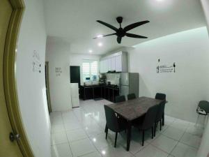 Full Aircond - DHUHA HOMESTAY