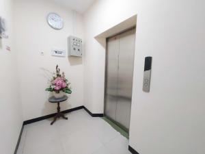 Rons City Hotel near Simpang Lima Semarang Mitra RedDoorz