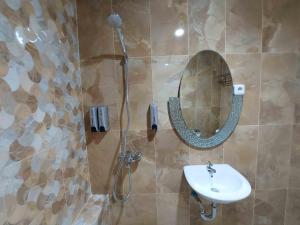 Rons City Hotel near Simpang Lima Semarang Mitra RedDoorz