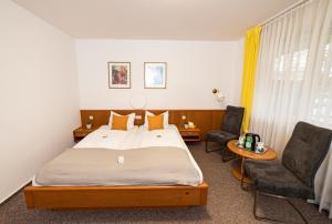 Comfort Double Room with Balcony room in Hotel am Schlosspark Essen