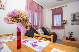 Apartment in Njivice with sea view, balcony, air conditioning, WiFi 4687-1