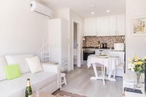 2 Bedroom house and Garden Lounge