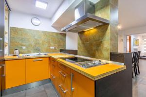 Alhondiga Oasis Suite by Valcambre