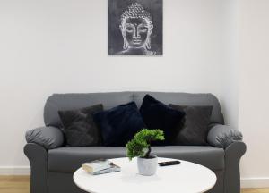 Abingdon - Private Flat with Garden & Parking 02