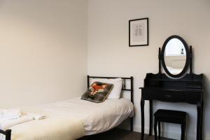 Abingdon - Private Flat with Garden & Parking 02