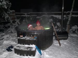 dom całoroczny na Kaszubach Nietoperek prywatna balia bania ruska prywatna sauna