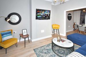 Elm House by YourStays - Lovely home in Cheshire, quiet residential street