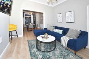 Elm House by YourStays - Lovely home in Cheshire, quiet residential street