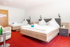 Triple Room room in Hotel Zur Post Meerfeld