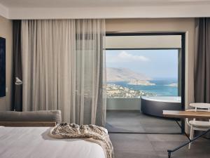 Sapphire Zen Queen Suite with Spa Bath room in Elounda Blu Hotel - Adults Only