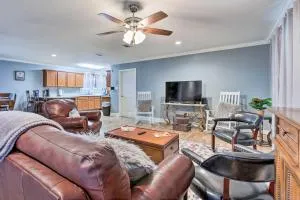 Gulfport Home with Private Yard 1 Mile to Pier - غولفبورت