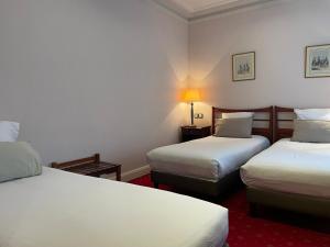 Hotels Hotel de France et Chateaubriand : Chambre Triple Confort