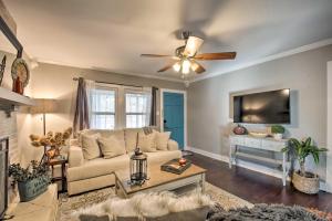 Modern Florence Getaway with Patio and Grill!