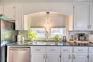 Modern Florence Getaway with Patio and Grill!