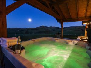 Bacheiddon Log Cabin