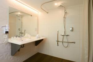 Hotels Hotel Arc-En-Ciel Colmar Contact Hotel : Chambre Double Supérieure - Lit Queen-Size