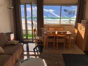 Appartements Le Skidoux 2*, au pied des pistes, vue montagne : photos des chambres