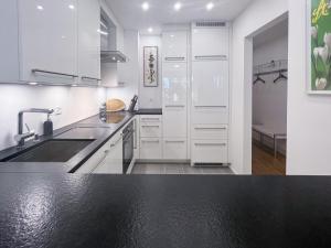 Designer Küche - Südbalkon - TG-Stellplatz - WLAN