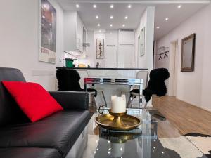 Designer Küche - Südbalkon - TG-Stellplatz - WLAN