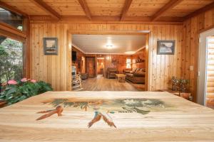 Koi Story Cabin on the Lake - Waterfront, near Bike Trail