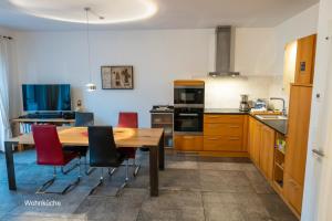 Pole Poppenspäler mit Ladestation