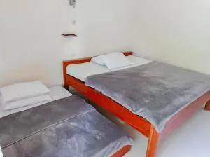 Penginapan Al Firdausi Syariah Mitra RedDoorz - Gandasoli