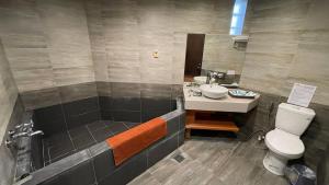 Phòng Deluxe Giường Đôi Có Bồn Tắm (Deluxe Double Room with Bath)