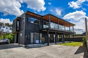 Boulevard Beauty - Langs Beach Holiday Home - Waipu Cove