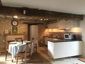 Maisons de vacances Gite Beaune-la-Rolande, 3 pieces, 4 personnes - FR-1-590-114 : photos des chambres