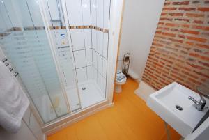 B&B / Chambres d'hotes Le Puy Robin : Chambre Double ou Lits Jumeaux avec Douche