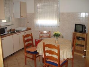 Apartment in Pula with terrace, air conditioning, WiFi, washing machine 633-1