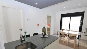 Luxe appartement met 2 badkamers zee zwembad