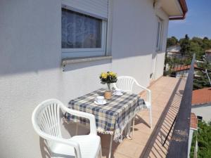 Apartment in Pula with sea view, terrace, air conditioning, WiFi 633-2