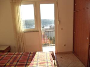 Apartment in Pula with sea view, terrace, air conditioning, WiFi 633-2