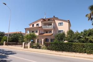 Ferienwohnung in Umag mit Terrasse, W-LAN, Waschmaschine 853-3