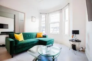 Surbiton Luxury Garden House 19A - Long Ditton