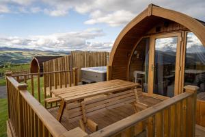 Beinn A Ghlo Luxury Glamping Pod with Hot Tub & Pet Friendly at Pitilie Pods