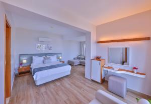 Deluxe Family Room with Sea View room in Olea Nova Hotel