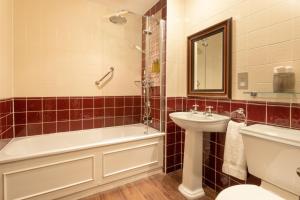 Double Room room in Thainstone House