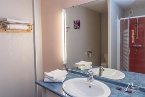 Hotels Hotel Azur Saint Junien Cit'Hotel : photos des chambres