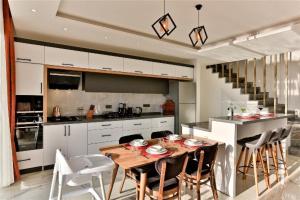Villa Olivet-Kalkan- Huge Private Pool and lovely garden-Jakuzzies-Sauna-Turkish Hamam