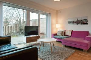townhouse on Arlanda Stockholm metro line - easy checkin